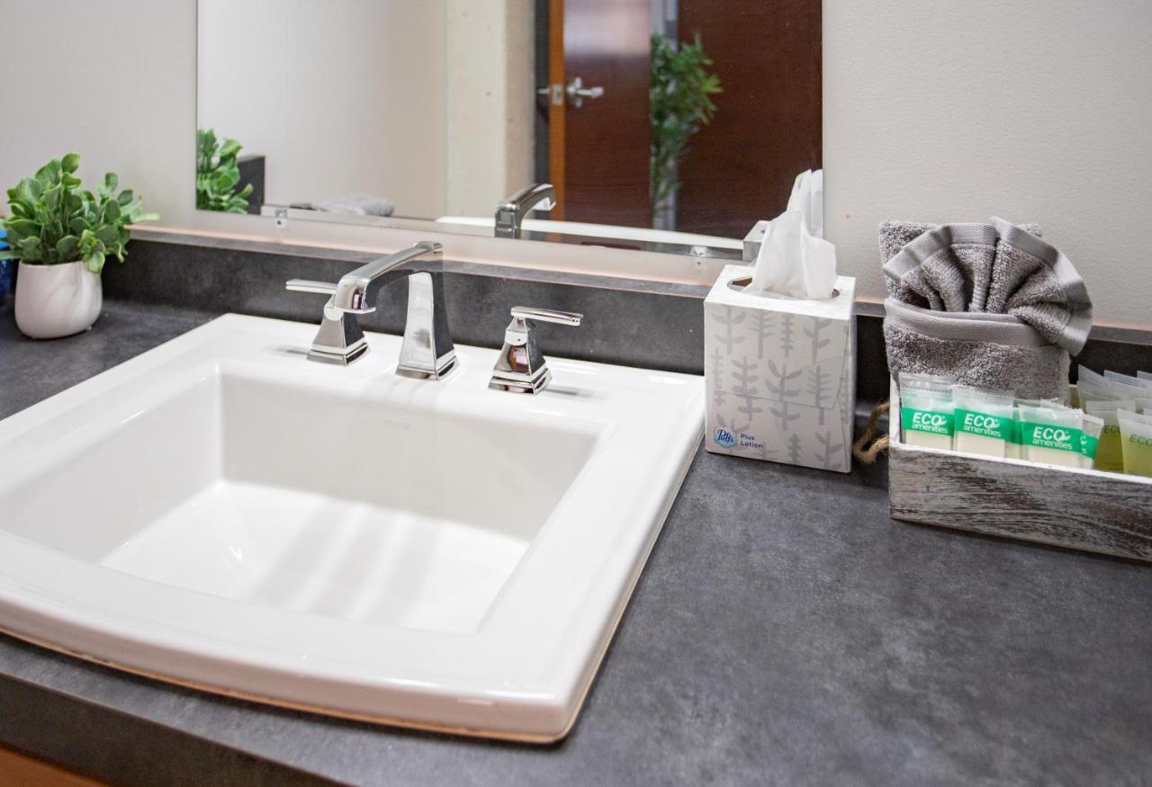 Ny Style Centric Loft With King Bed By Park Ave Apartment โรเชสเตอร์ ภายนอก รูปภาพ
